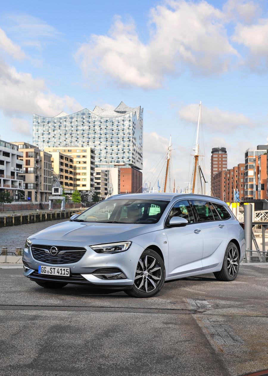  Opel Insignia Sports Tourer Turbo D 2017 года  (фото 19 из 40)